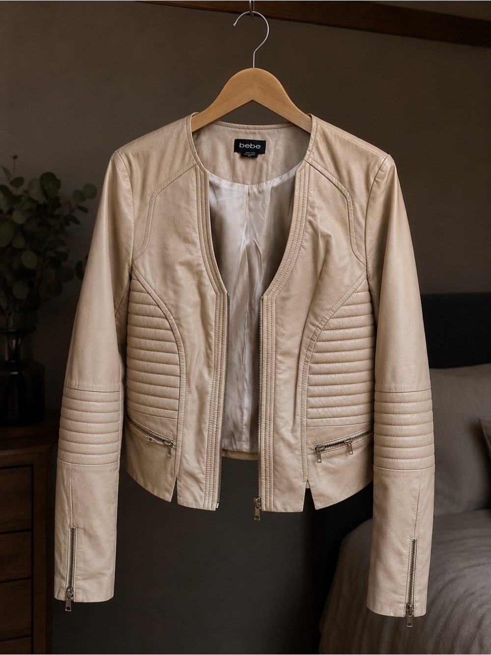 Bebe Beige Faux Leather Moto Jacket Quilted Zip Crop Women’s M
